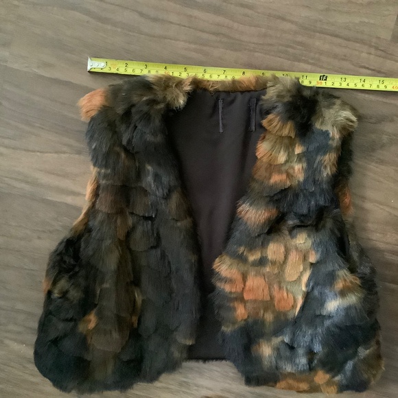 Faux fur open front cropped vest - Picture 3 of 6